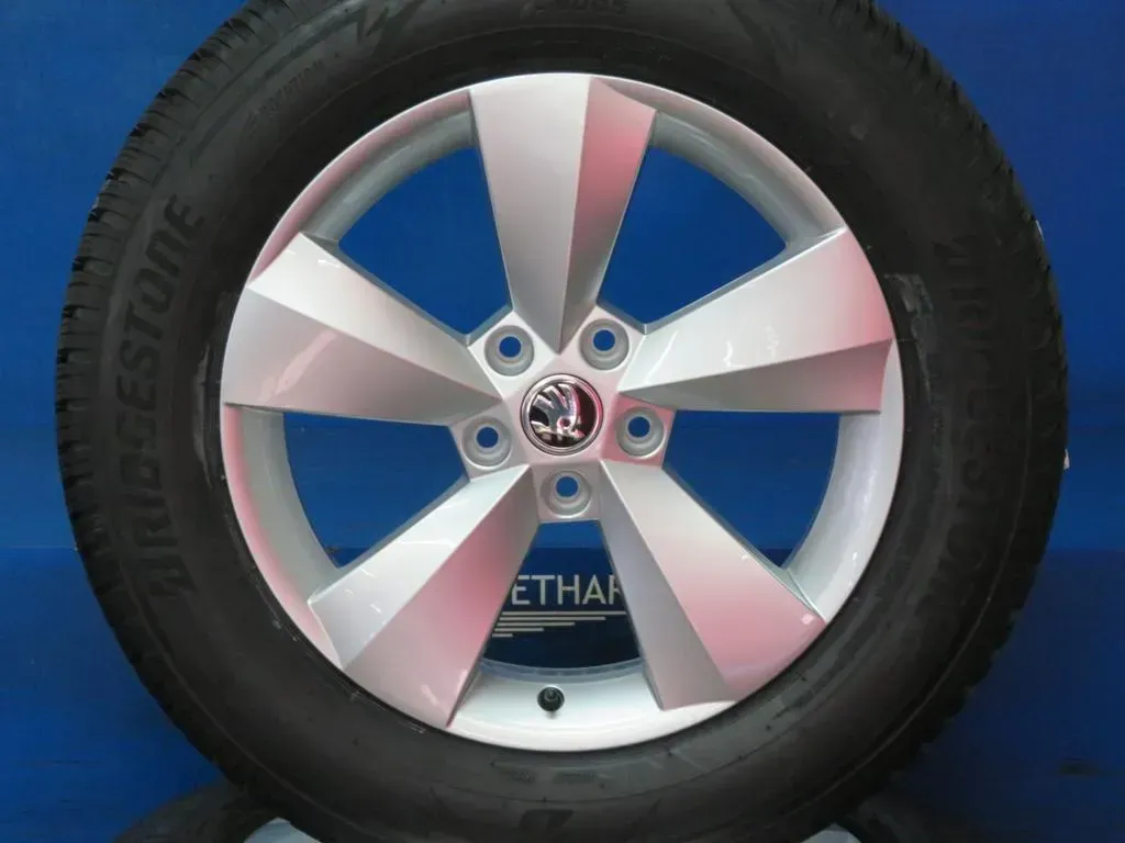 NEU Original Skoda Kodiaq 17 Zoll Nanuq Winterräder Alufelgen 565601025J Silber Winterreifen - Bild 1