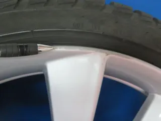Original Tesla Model 3 20 Zoll Performance Winterräder + RDKS Alufelgen 1044227-00-D Silber Winterreifen 2x 6,5 mm 2x Neu - Bild 9