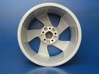 Original Audi A3 Sportback + Limousine Typ 8Y / GY Alufelgen 17 Zoll 5-Arm-Design 8Y0601025A + Nabendeckel - Bild 6
