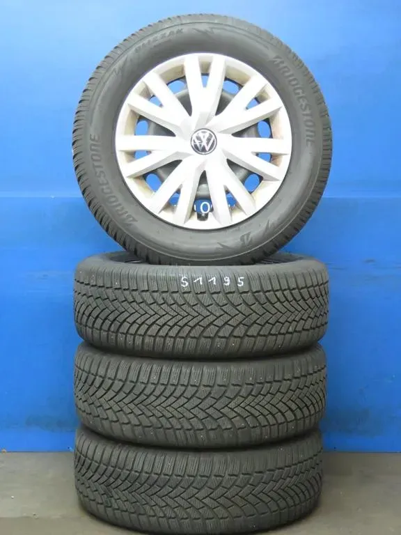 Original Skoda Karoq 16 Zoll Stahlrad Winterräder 5Q0601027CA/CB Schwarz Winterreifen 2x 5,4 mm / 2x 7 mm - Bild 1