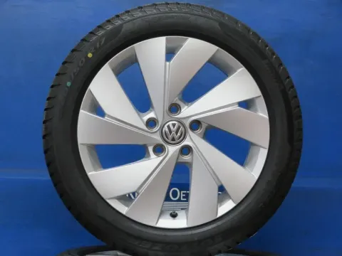 Background image for Original VW Golf 8 17 Zoll Belmond Winterräder 5H0601025B Silber Neu