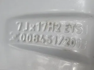 Original Mercedes V-Klasse Typ W447 bis 02/2024 Mercedes Vito Typ 447 Winterräder 17 Zoll 5-Speichen-Rad RDKS Silber Winterreifen gebraucht - Bild 3