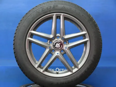 Background image for VW Passat Skoda Superb VW T-Roc Seat Ateca Winterreifen Winterräder 17 Zoll Felgen VW Passat Alltrack gebraucht