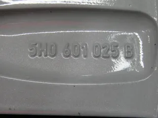 Original VW Golf 8 17 Zoll Belmond Winterräder Alufelgen 5H0601025B Silber Winterreifen 2x 5,5 mm 2x 6,2 mm - Bild 5
