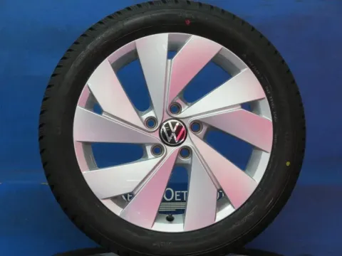 Background image for Original VW Golf 8 17 Zoll Belmond Winterräder 5H0601025B Silber Winterreifen neu