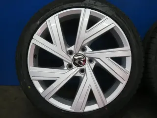 Original VW Golf 8 18 Zoll Bergamo Winterräder Winterreifen Kompletträder 5H0601025M Silber - Bild 13