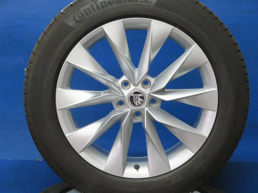 Original Skoda Enyaq 80 / 80X / 85 / 85X / RS Typ NY Skoda Elroq 19 Zoll Crystal Winterräder Alufelgen 5LA601025 Silber Winterreifen 2x 7,8mm 2x 5,5 mm - Bild 1