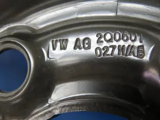Original VW T-Cross VW Taigo Skoda Kamiq Winterräder 16 Zoll Stahlfelge 2Q0601027 Schwarz Winterreifen 2x 5 mm 2x 6 mm - Bild 6