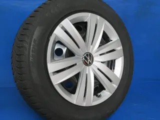 Original VW Touran II 16 Zoll Stahlrad Winterräder 5QA601027.... Schwarz Winterreifen Pirelli 2x 6,8 mm / 2x 7,2 mm - Bild 3