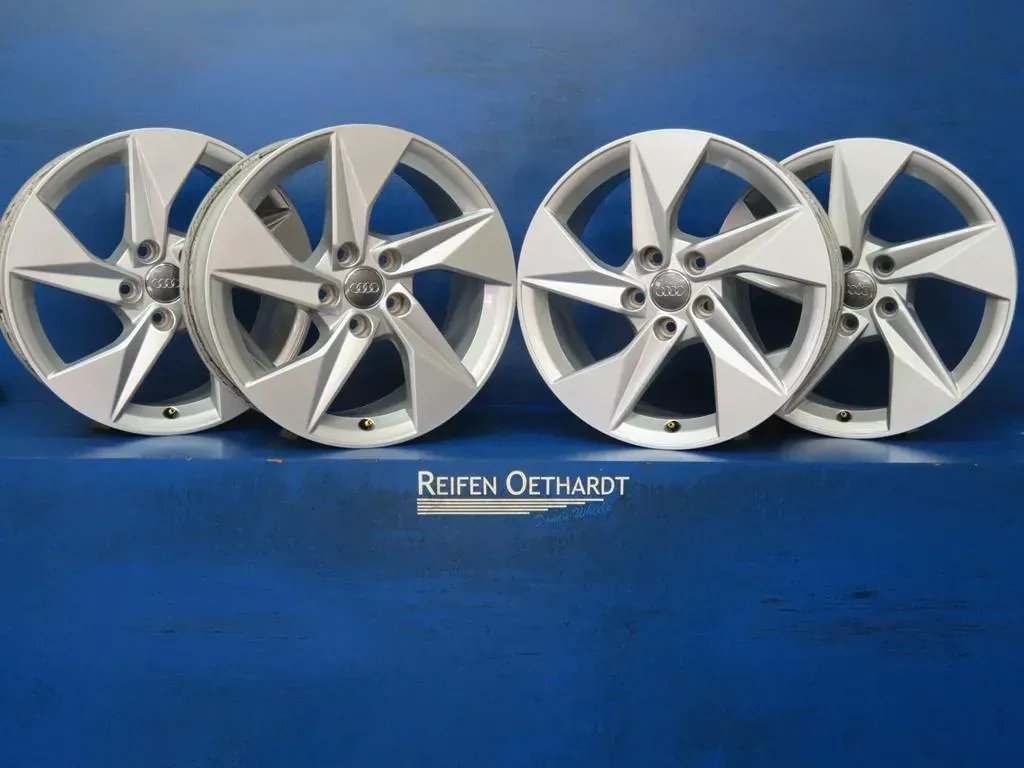 Original Audi A3 Sportback + Limousine Typ 8Y / GY Alufelgen 17 Zoll 5-Arm-Design 8Y0601025A + Nabendeckel - Bild 1
