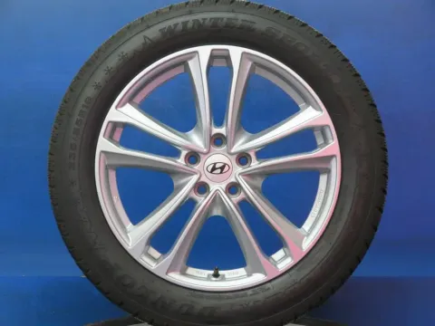 Background image for Original Hyundai Santa Fe IV Typ TM Winterräder Alufelgen 19 Zoll 5-Doppelspeichen-Design RDKS KH27 7519 Silber Winterreifen 4x 6,8 mm