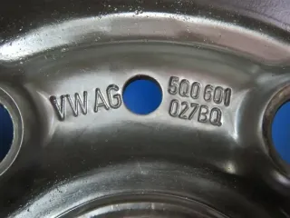 Original Skoda Octavia IV Typ NX ( bis 110 KW ) 16 Zoll Stahlrad Winterräder 5Q0601027.... Schwarz Winterreifen 2x 6,8 mm / 2x 7,8 mm - Bild 5