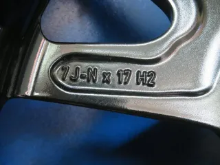 Original CLA-Klasse + Shooting Brake C174 / X174 Fahrzeugtyp MMCLAH Baureihe 1783 / 1786 17 Zoll Winterräder + RDKS A1744010000 Winterreifen 2x 6,7 mm / 2x 7 mm - Bild 6