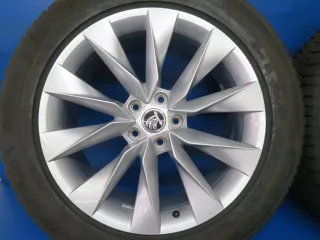 Original Skoda Enyaq 80 / 80X / 85 / 85X / RS Typ NY Skoda Elroq 19 Zoll Crystal Winterräder Alufelgen 5LA601025 Silber Winterreifen 2x 7,8mm 2x 5,5 mm - Bild 10