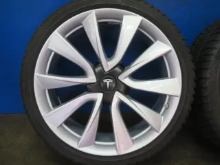 Original Tesla Model 3 20 Zoll Performance Winterräder + RDKS Alufelgen 1044227-00-D Silber Winterreifen 2x 6,5 mm 2x Neu - Bild 15