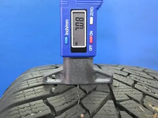 Original Hyundai Tucson Typ NX4 Winterräder Alufelgen 17 Zoll 5-Doppelspeichen-Design Winterräder + RDKS KH27 7517 Schwarz Winterreifen 2x 6,3 mm / 2x 7 mm - Bild 8