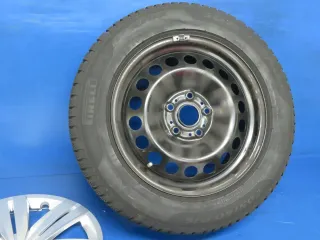 Original VW Touran II 16 Zoll Stahlrad Winterräder 5QA601027.... Schwarz Winterreifen Pirelli 2x 6,8 mm / 2x 7,2 mm - Bild 5