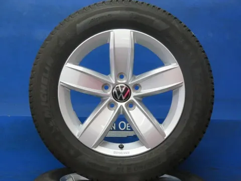 Background image for Original VW T-Roc 16 Zoll Corvara Winterräder Alufelgen 2GA601025Q Silber Winterreifen 2x 6,2 mm / 2x 6,7 mm