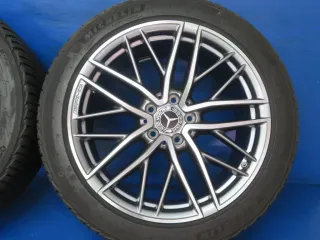 Original Mercedes Benz C63 S E Performance AMG W206 S206 Limousine T-Modell 19 Zoll AMG-Kreuzspeichen-Rad Winterräder + RDKS Alufelgen A2064012900 + A2064012400 Silber Winterreifen - Bild 13