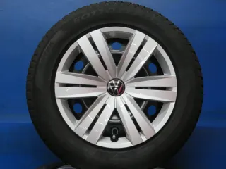 Original VW Touran II 16 Zoll Stahlrad Winterräder 5QA601027.... Schwarz Winterreifen Pirelli 2x 6,8 mm / 2x 7,2 mm - Bild 2