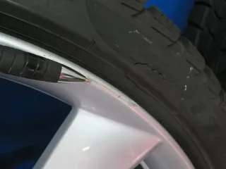 Original Tesla Model 3 20 Zoll Performance Winterräder + RDKS Alufelgen 1044227-00-D Silber Winterreifen 2x 6,5 mm 2x Neu - Bild 17