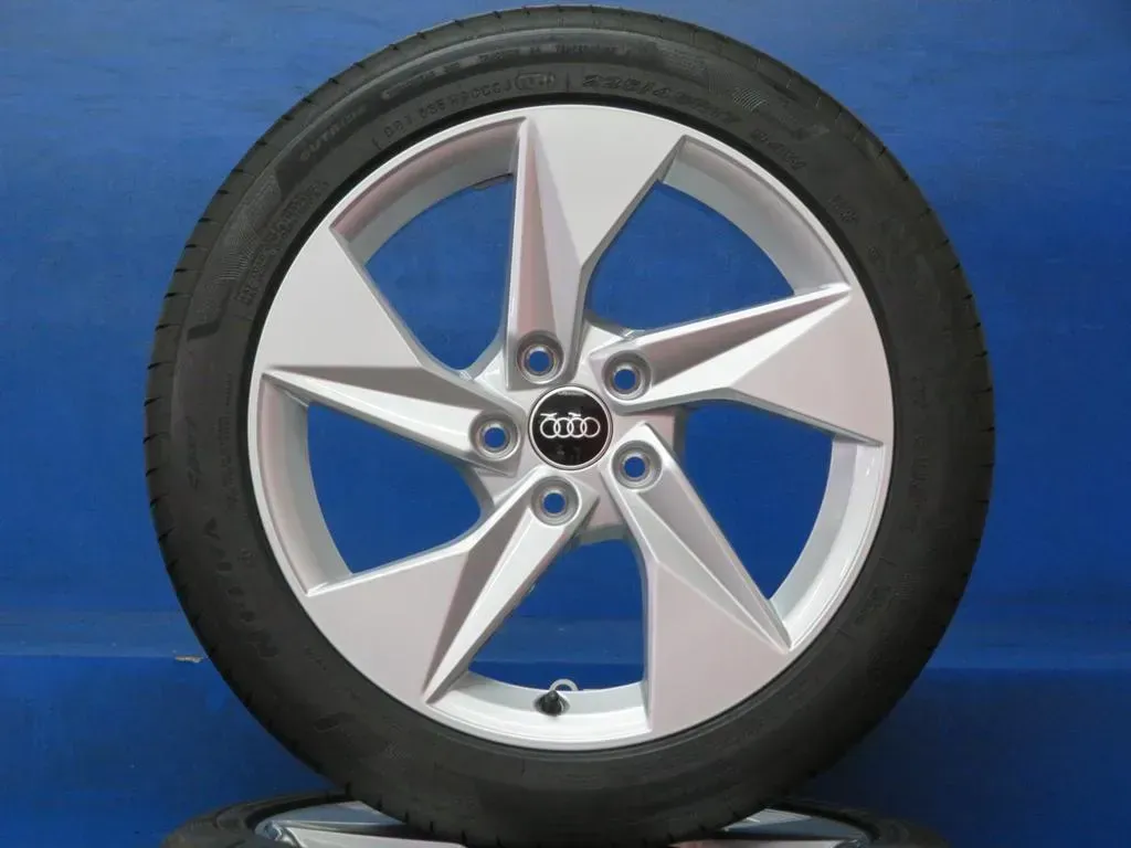 NEU Original Audi A3 Limousine + A3 Sportback Typ 8Y / GY 17 Zoll 5-Arm-Rad Sommerräder Alufelgen 8Y0601025A Silber Sommerreifen - Bild 1