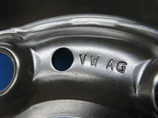 Original VW Touran II 16 Zoll Stahlrad Winterräder 5QA601027.... Schwarz Winterreifen Pirelli 2x 6,8 mm / 2x 7,2 mm - Bild 7