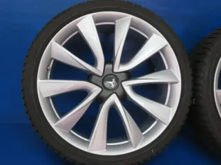 Original Tesla Model 3 20 Zoll Performance Winterräder + RDKS Alufelgen 1044227-00-D Silber Winterreifen 2x 6,5 mm 2x Neu - Bild 10