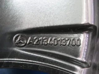 Original Mercedes E-Klasse Limousine + T-Modell Mercedes E-Klasse 300DE + E Mercedes E-Klasse Coupe 18 Zoll 5-Speichen-Rad Winterräder A2134013700 + 5300 Schwarz Winterreifen - Bild 5