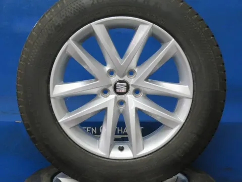 Background image for Original Seat Tarraco 17 Zoll Dynamic Winterräder Alufelgen 5FJ601025 Silber Winterreifen 2x 7,5 mm / 2x 7,8 mm