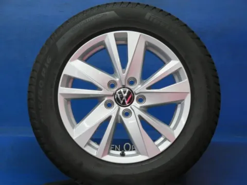 Background image for Original VW Touran II 16 Zoll Karlstad Winterräder Alufelgen 5TA601025Q Silber Winterreifen 2x 5,9 mm / 2x 7,4 mm