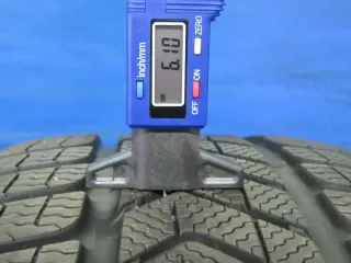 Original Cupra Leon 19 Zoll Exclusive II Winterräder Alufelgen 5FA601025R Schwarz Winterreifen Pirelli 2x 6,1 mm / 2x 6,7 mm - Bild 9