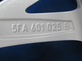Original Seat Leon 17 Zoll Dynamic Winterräder Alufelgen 5FA601025B Silber Winterreifen 2x 7,3 mm / 2x 7,7 mm - Bild 5