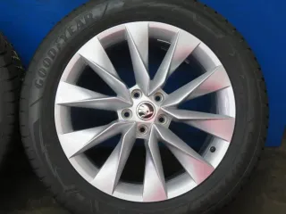 Original Skoda Enyaq 80 / 80X / 85 / 85X / RS Typ NY Skoda Elroq 19 Zoll Crystal Winterräder Alufelgen 5LA601025 Silber Winterreifen 4x 8,3 mm - Bild 14