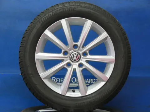 Background image for Original VW Golf 7 16 Zoll Merano Winterräder Alufelgen 5G0071496B Silber Winterreifen 2x 5,5 mm / 2x 6,5 mm