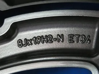 Original Mercedes Benz EQC Typ: N293 19 Zoll 5-Doppelspeichen-AMG-Rad Winterräder + RDKS Alufelgen A2934010700 Grau Winterreifen 2x 6,4 mm / 2x 7,2 mm - Bild 7