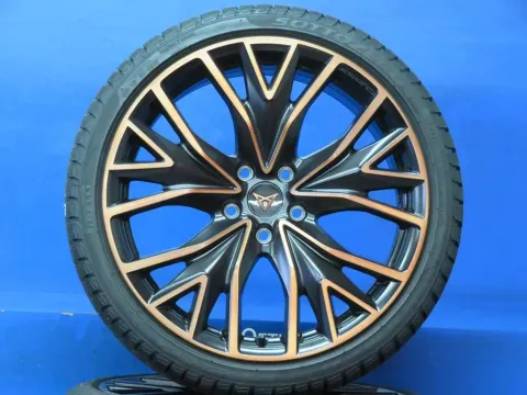 Background image for Original Cupra Leon 19 Zoll Exclusive II Winterräder Alufelgen 5FA601025R Schwarz Winterreifen Pirelli 2x 6,1 mm / 2x 6,7 mm