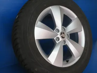 Original Skoda Kodiaq 17 Zoll 5-Arm-Rotor Winterräder Alufelgen 565601025J Silber Winterreifen 2x 7,1 mm / 2x 6,8 mm - Bild 3