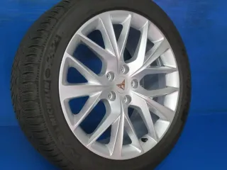 Original Cupra Formentor 18 Zoll Y-Speichen-Rad Winterräder Alufelgen 5FF071498 Silber Winterreifen 2x 5,8 mm / 2x 6,4 mm - Bild 3
