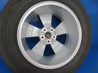 Original Skoda Kodiaq 17 Zoll 5-Arm-Rotor Winterräder Alufelgen 565601025J Silber Winterreifen 2x 7,1 mm / 2x 6,8 mm - Bild 4