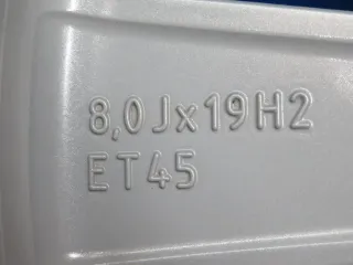 Original Skoda Enyaq 80 / 80X / 85 / 85X / RS Typ NY Skoda Elroq 19 Zoll Crystal Winterräder Alufelgen 5LA601025 Silber Winterreifen 4x 8,3 mm - Bild 7