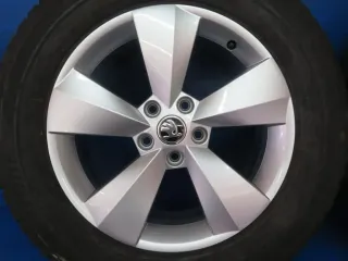 Original Skoda Kodiaq 17 Zoll 5-Arm-Rotor Winterräder Alufelgen 565601025J Silber Winterreifen 2x 7,1 mm / 2x 6,8 mm - Bild 9