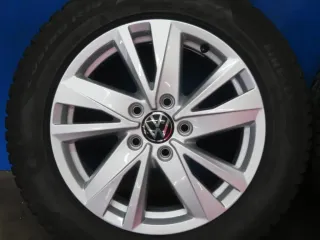 Original VW Touran II 16 Zoll Karlstad Winterräder Alufelgen 5TA601025Q Silber Winterreifen 2x 5,9 mm / 2x 7,4 mm - Bild 14