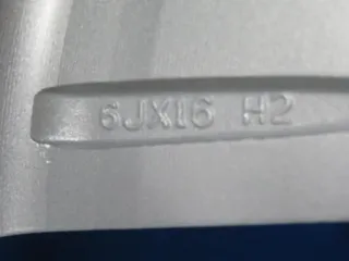 Original Seat Ateca 16 Zoll Abrera II Winterräder Alufelgen SE026016 Silber Winterreifen 2x 7,2 mm / 2x 7,6 mm - Bild 6
